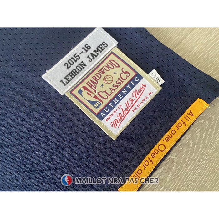 Maillot Cleveland Cavaliers LeBron James NO 23 Mitchell & Ness 2015-16 Bleu